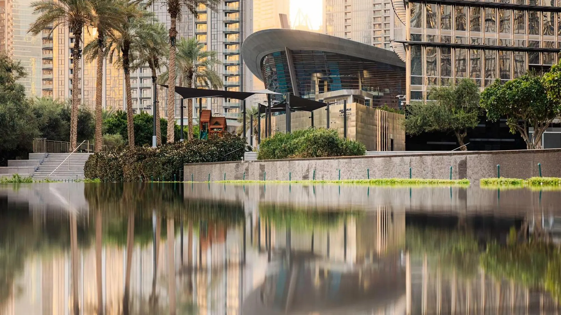 Luxury 1-Br Apartment Near Burj Dubai