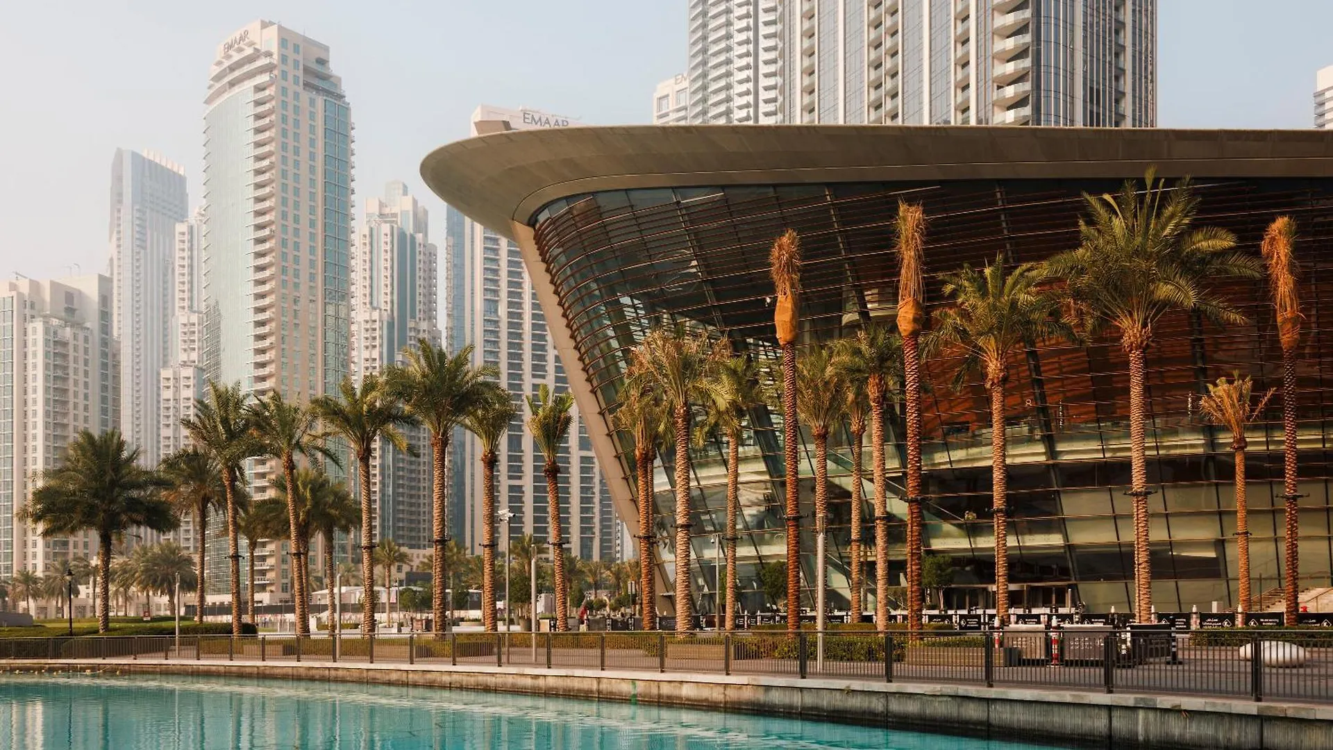 Luxury 1-Br Apartment Near Burj Dubai