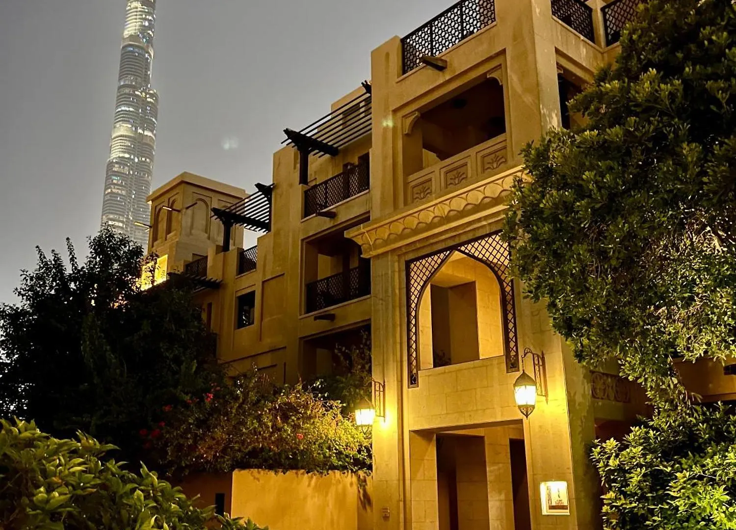 Luxury 1-Br Apartment Near Burj Dubai 0*,