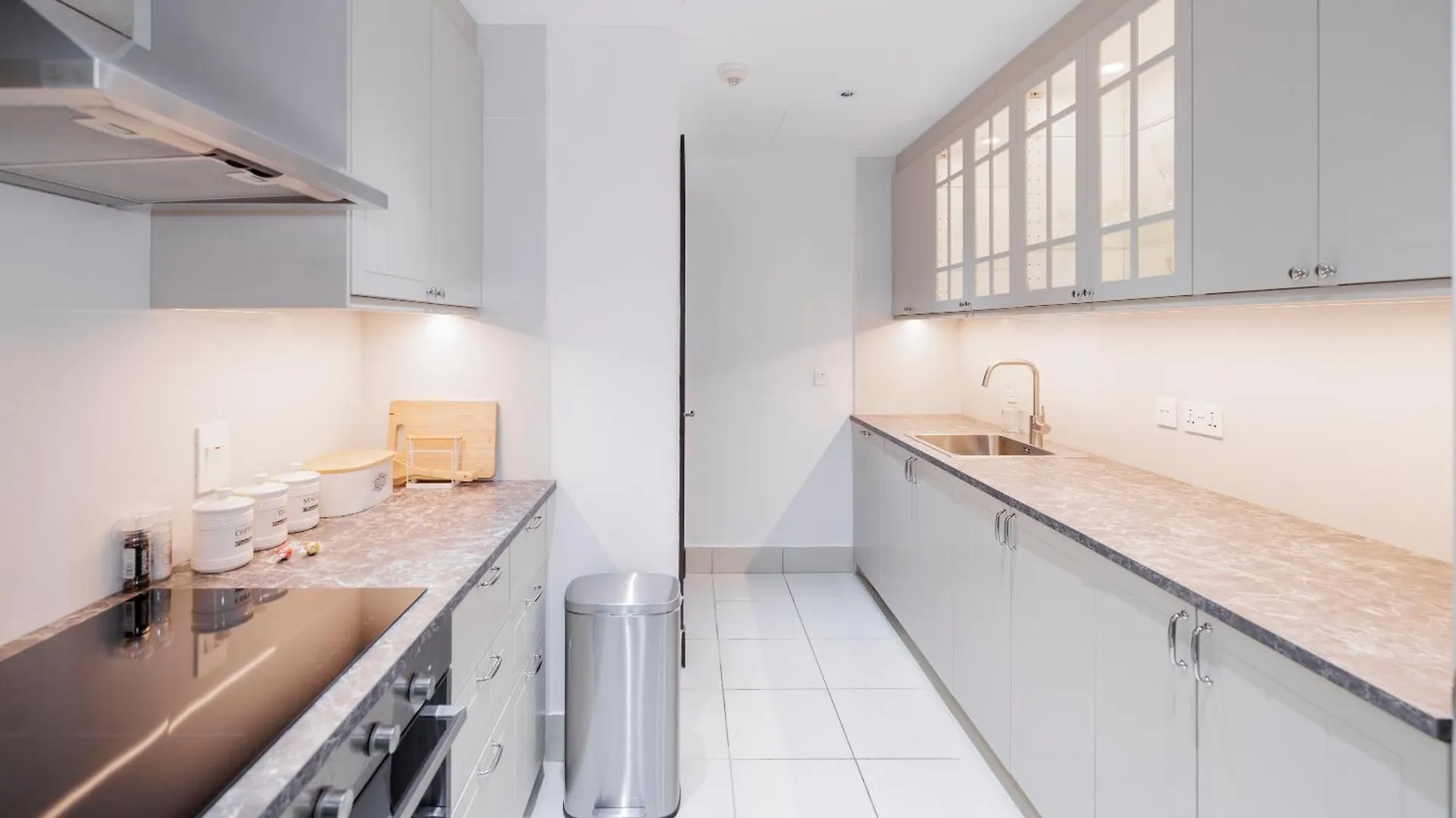 Luxury 1-Br Apartment Near Burj Dubai