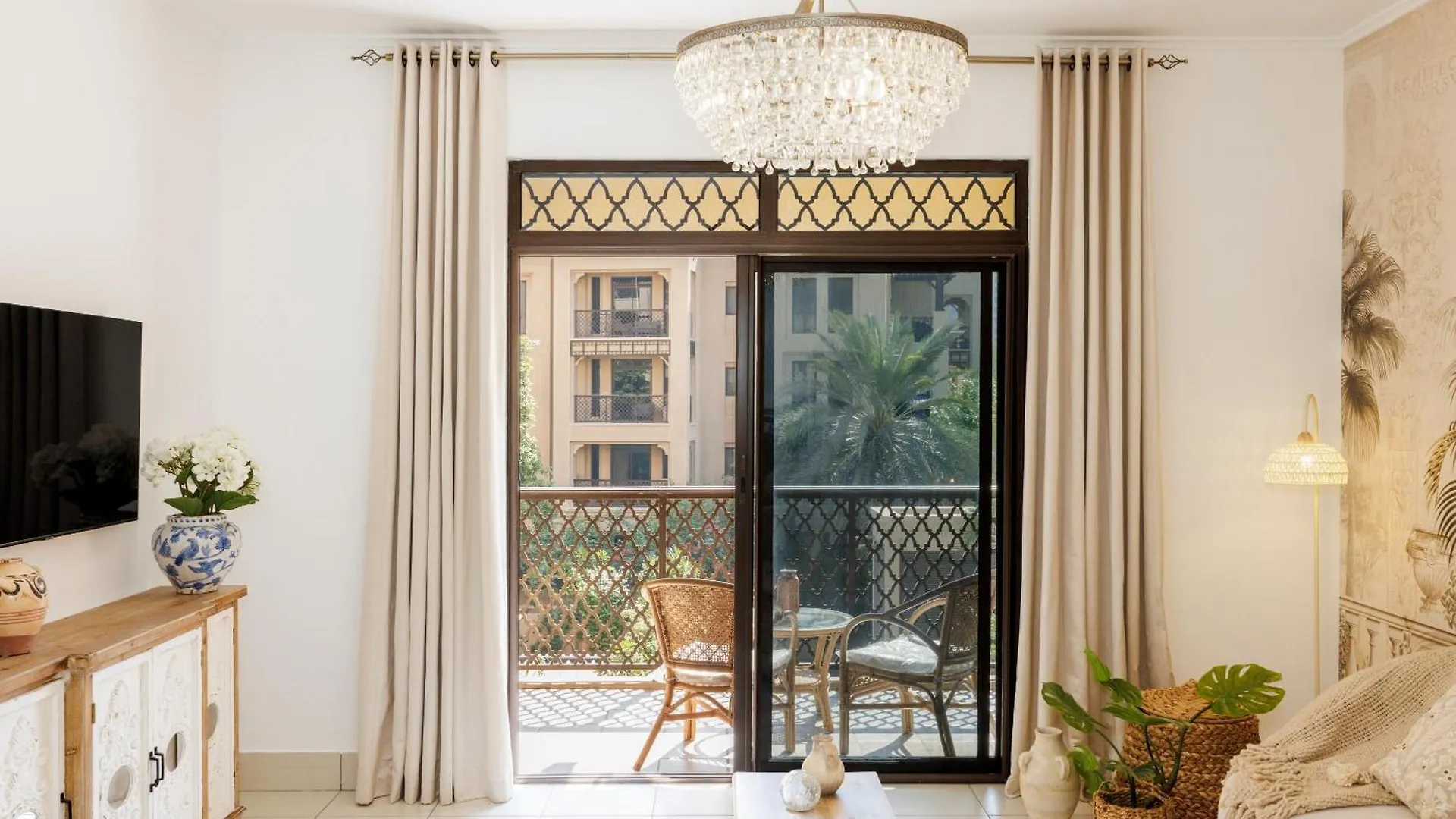 1001 Nights - Luxury 1-Br Apartment Near Burj Dubai