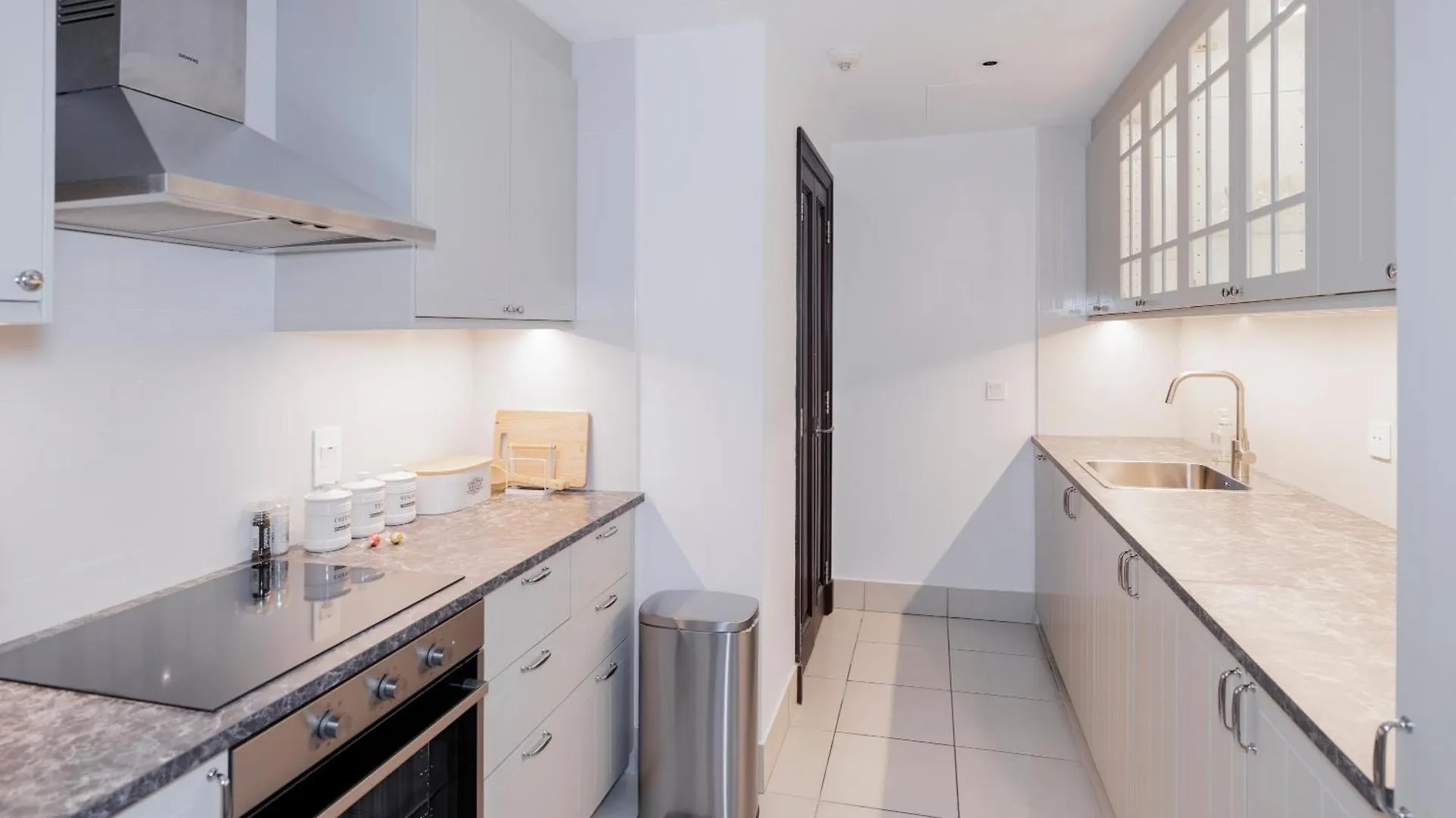 Luxury 1-Br Apartment Near Burj Dubai