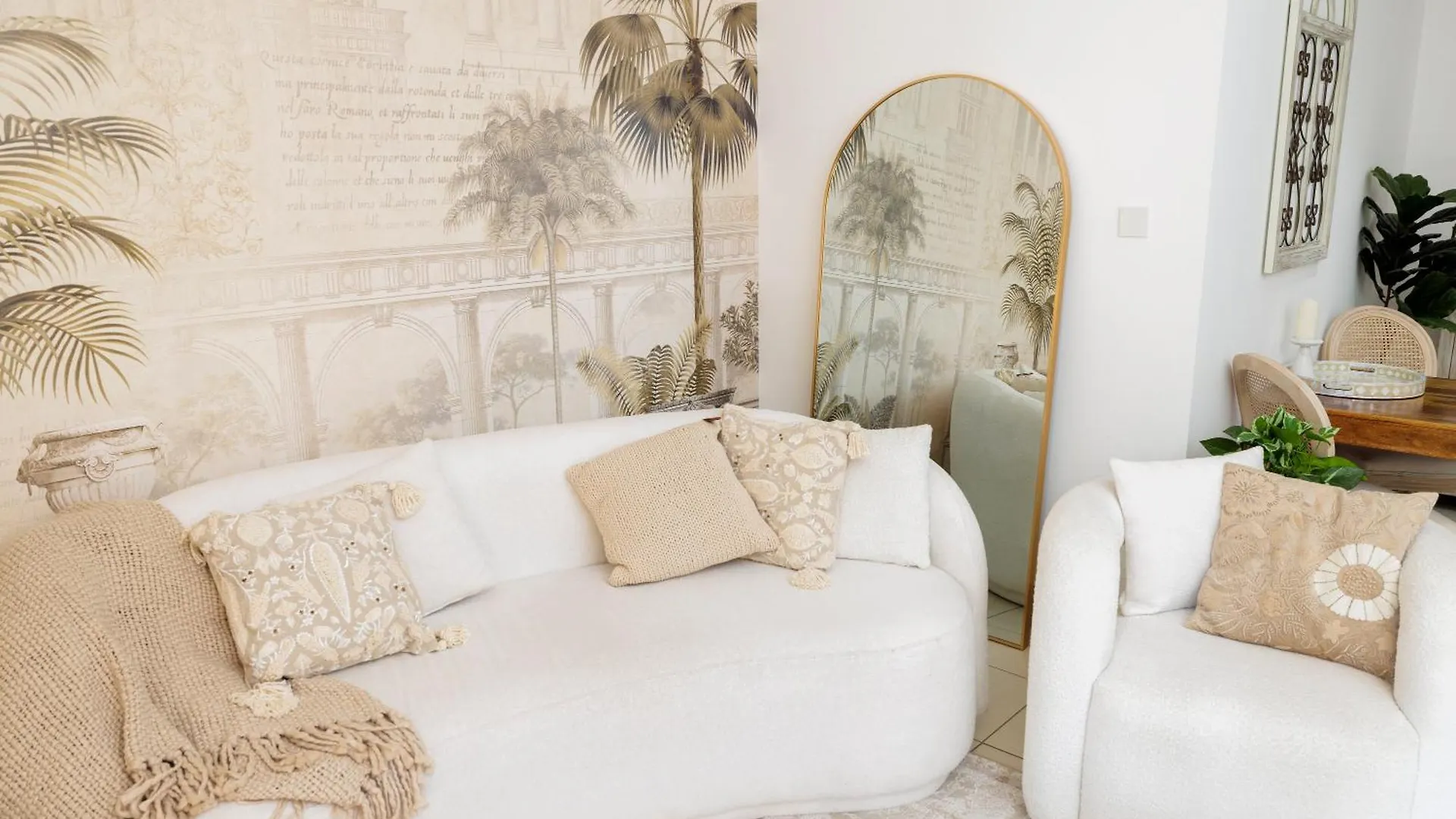 Luxury 1-Br Apartment Near Burj Dubai