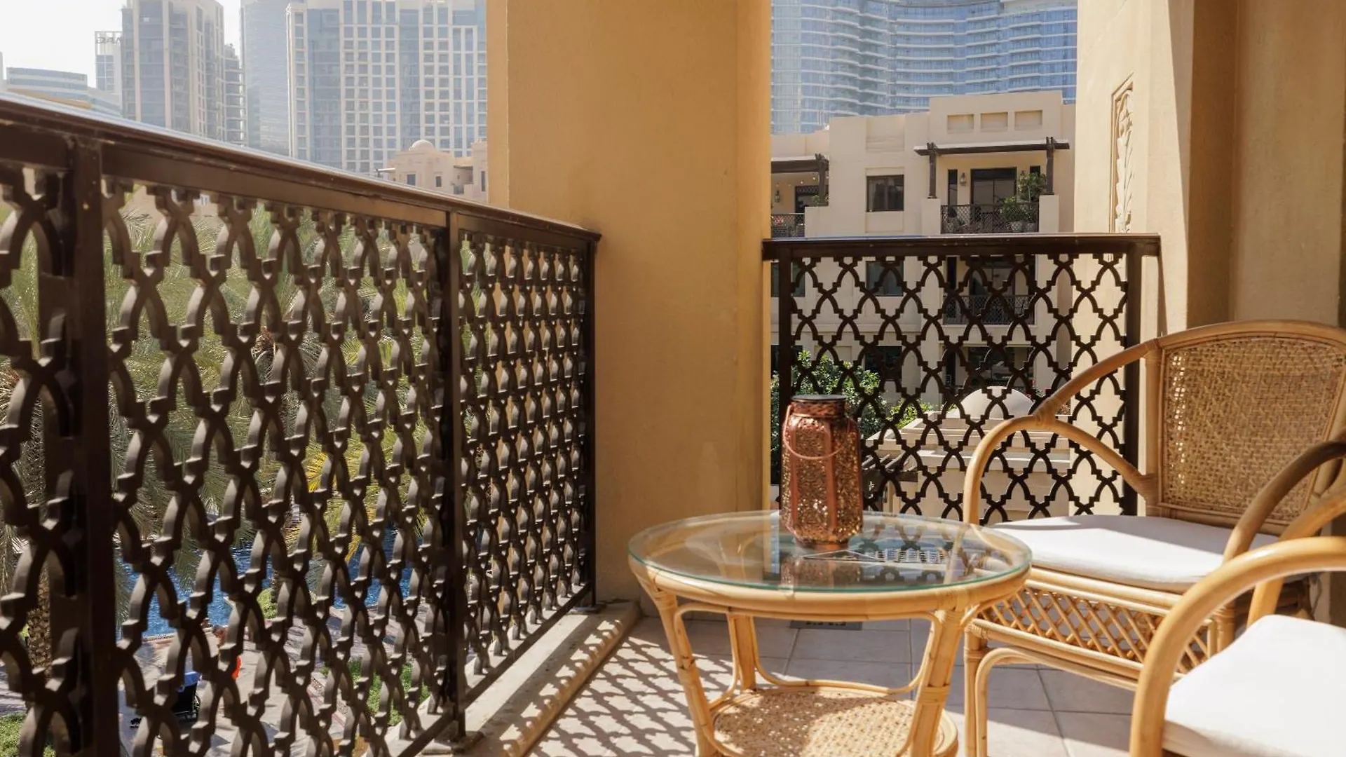 Luxury 1-Br Apartment Near Burj Dubai