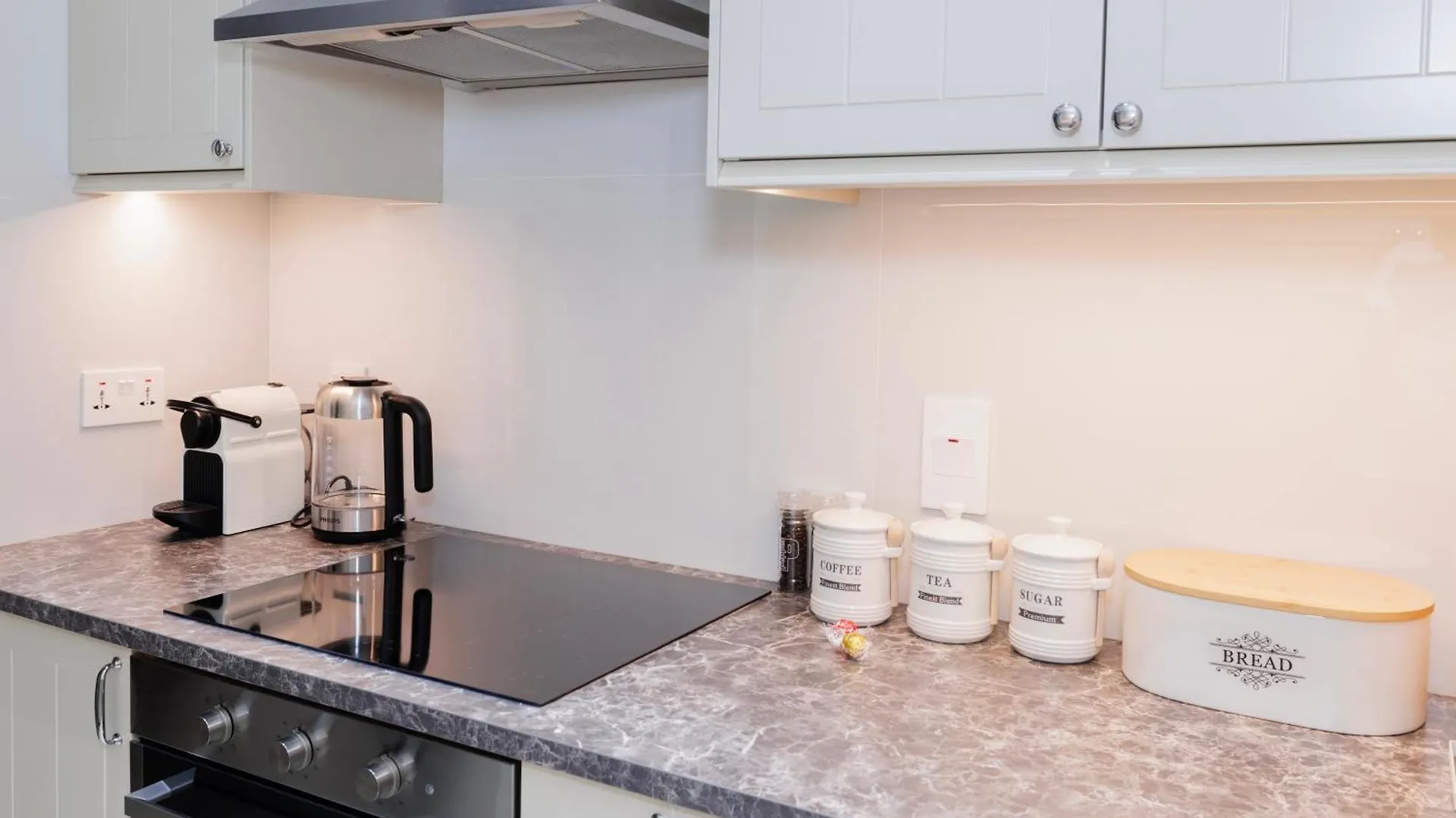 Luxury 1-Br Apartment Near Burj Dubai 0*,