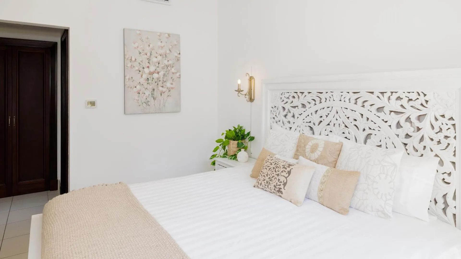 1001 Nights - Luxury 1-Br Apartment Near Burj Dubai