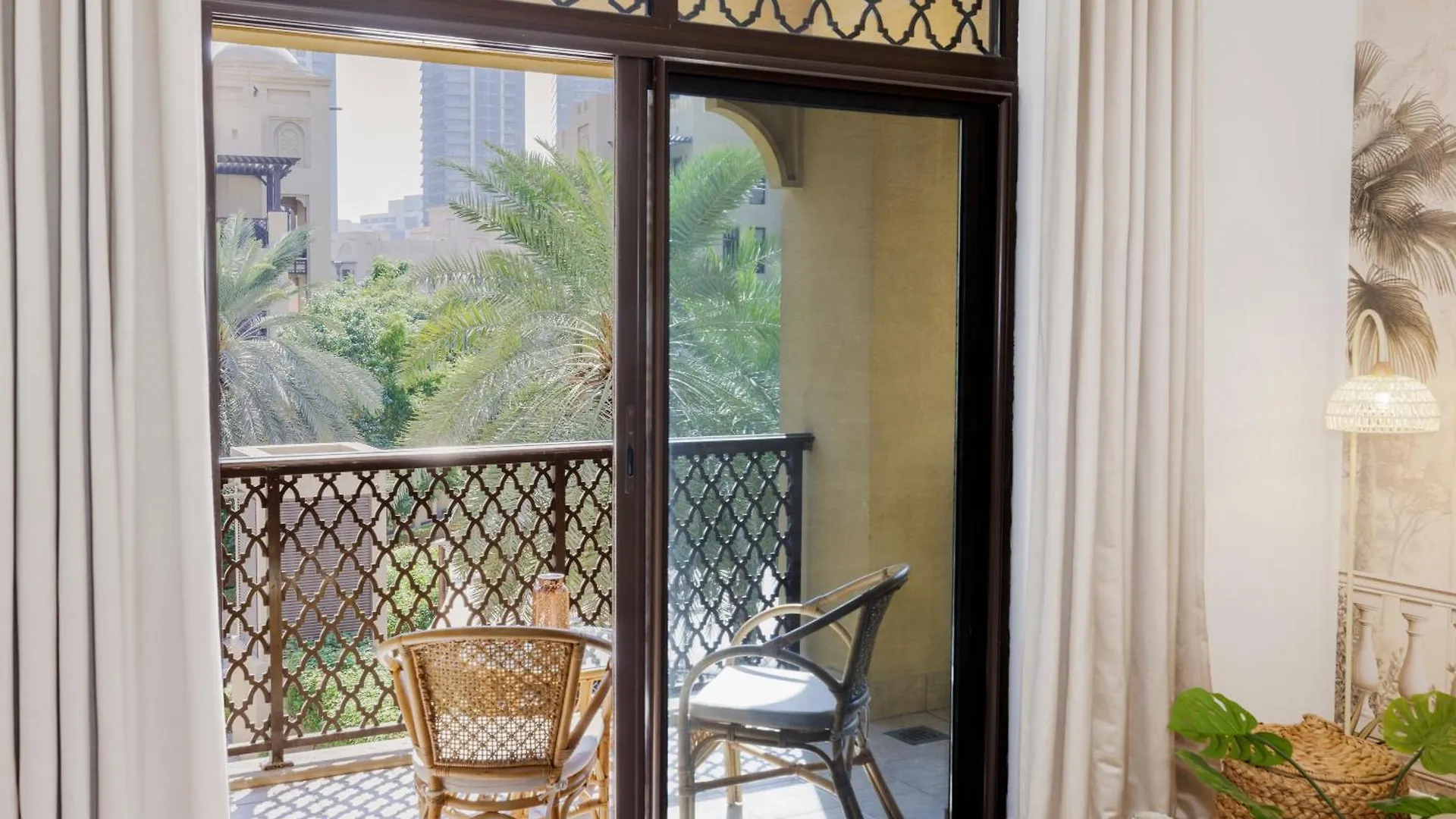 1001 Nights - Luxury 1-Br Apartment Near Burj Dubai