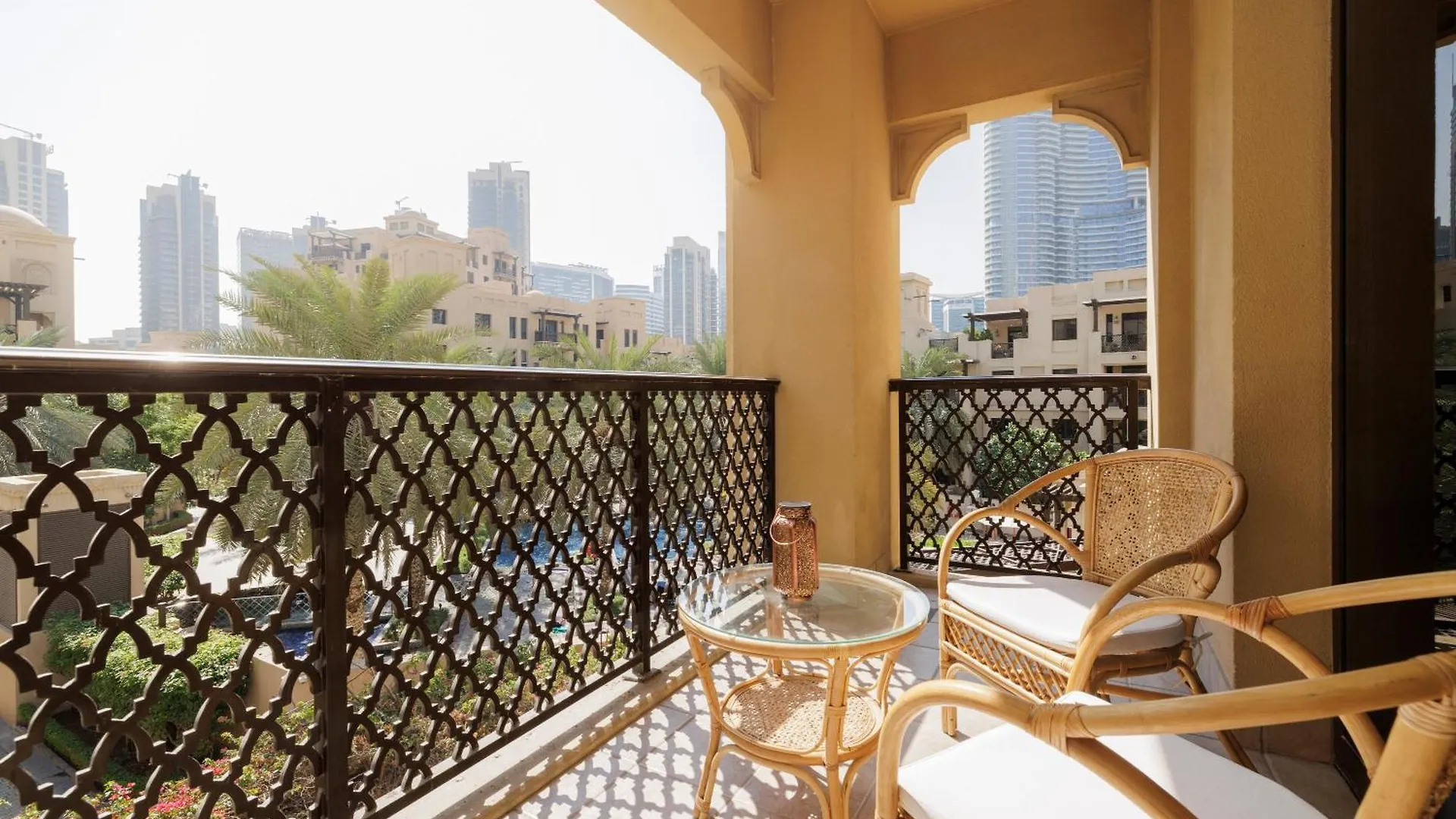 Luxury 1-Br Apartment Near Burj Dubai