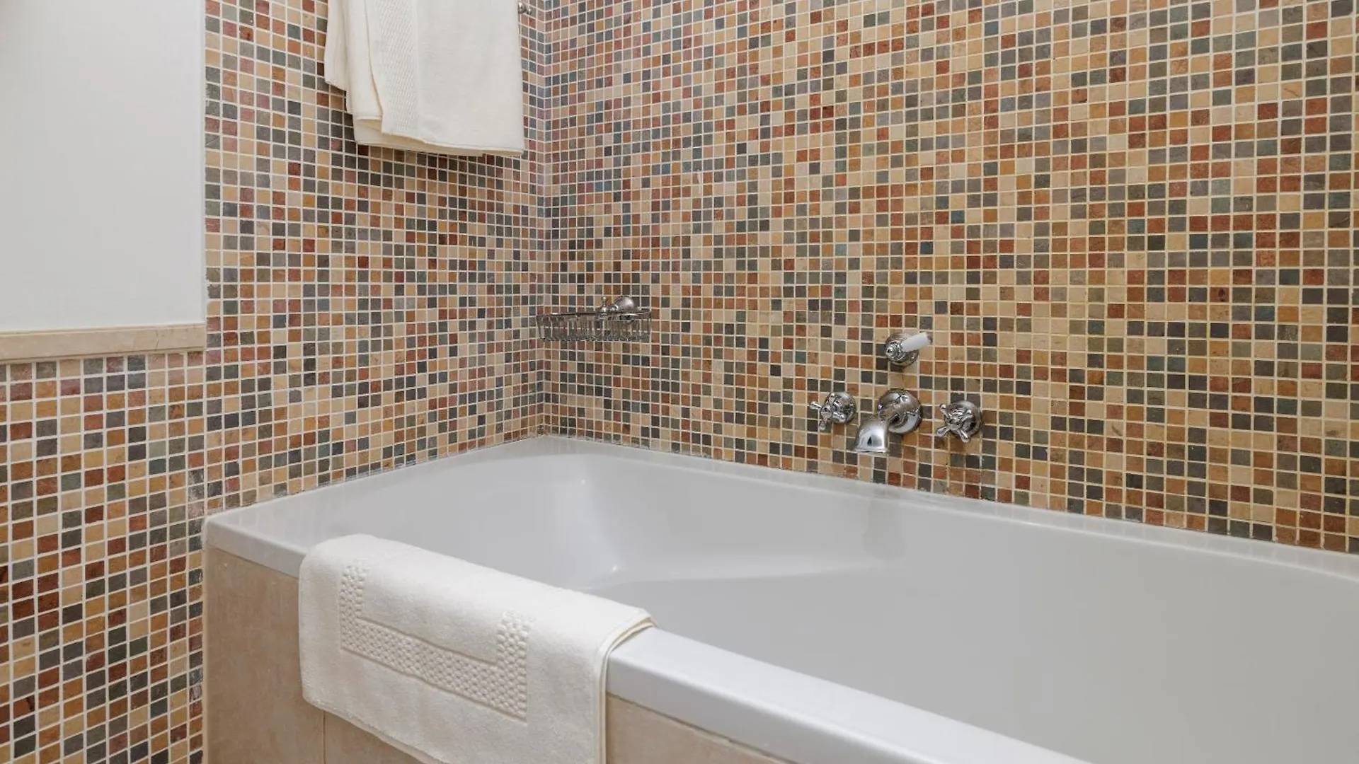 Luxury 1-Br Apartment Near Burj Dubai